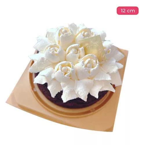 Cake Decorated With Beautiful Roses